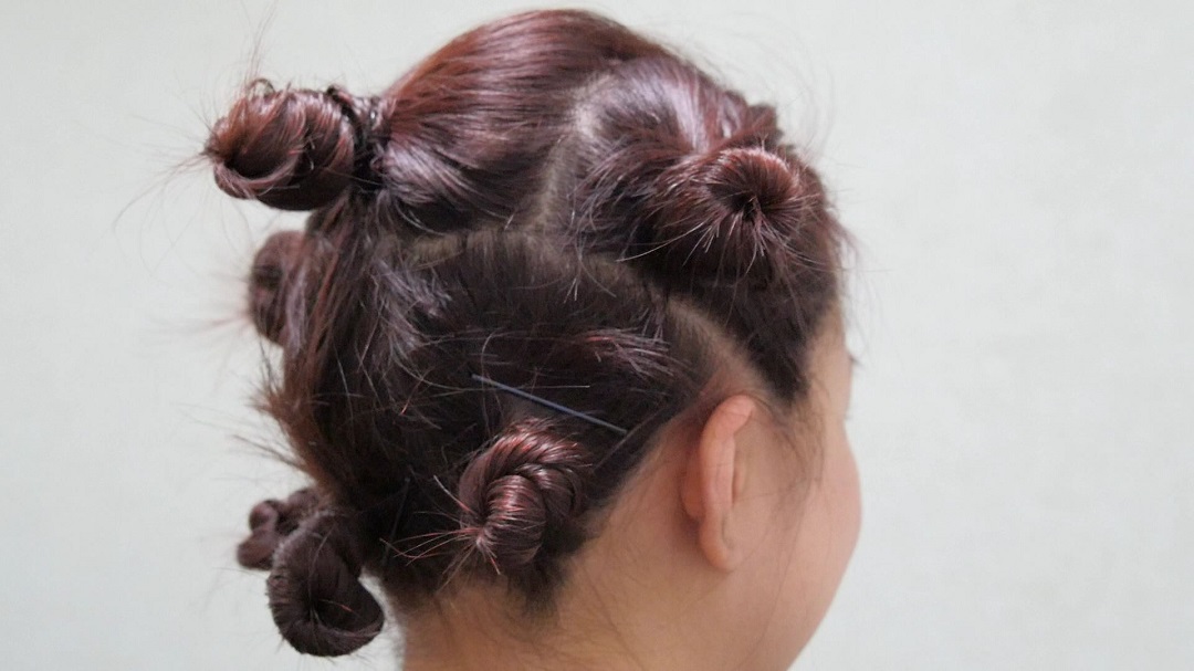 外国人風ラフ巻き髪の作り方 どんな長さでもコテなしでできる超簡単な裏技 ローリエプレス