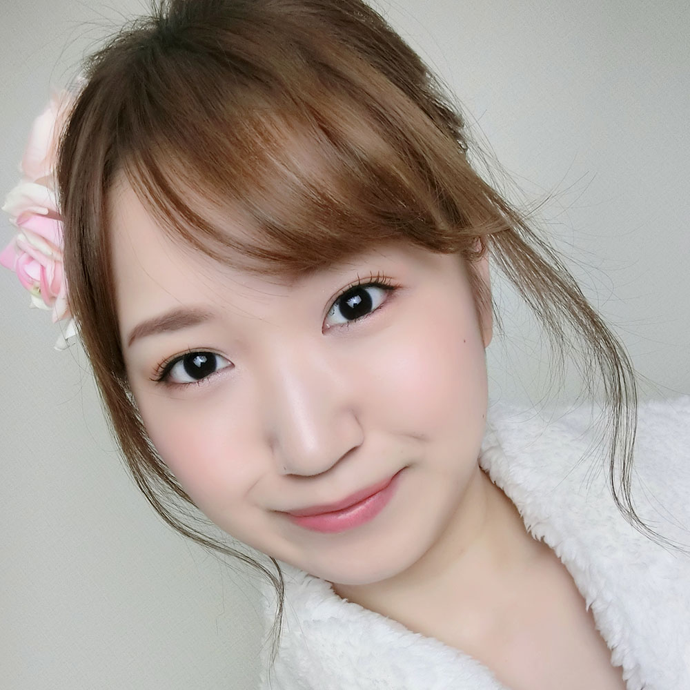 振袖カラー別 写真映えする成人式メイクのやり方 おすすめコスメ ローリエプレス