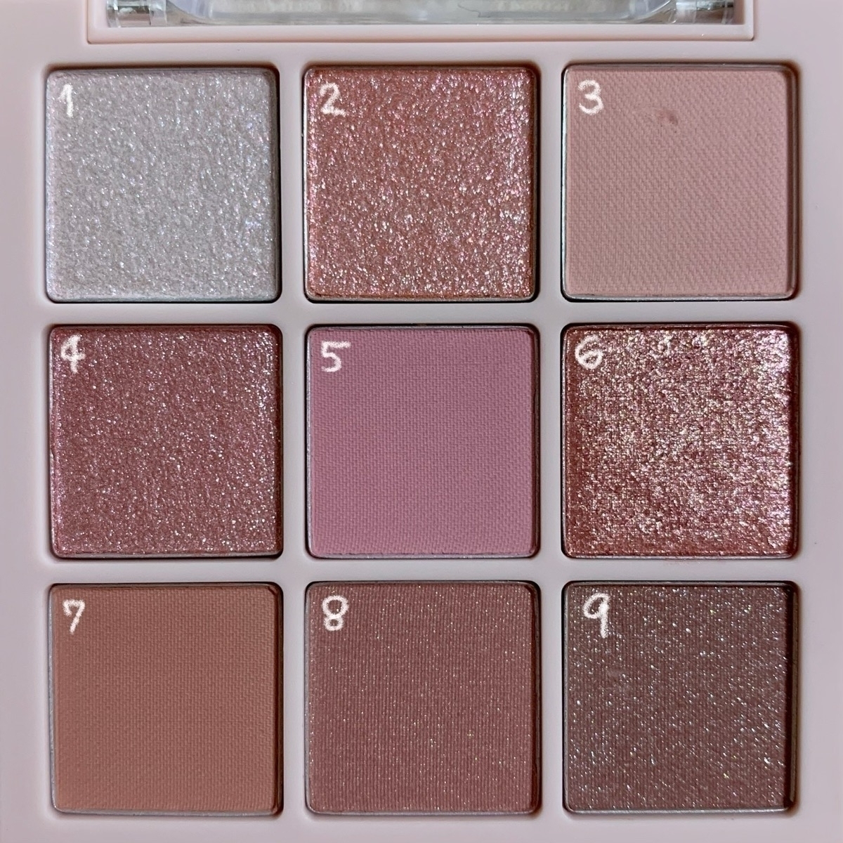 人気爆発中 Dasique デイジーク アイシャドウパレットの使い方 全色5種をレポ紹介 ローリエプレス