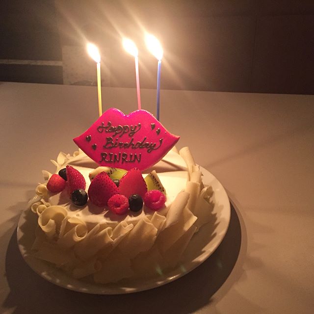 誕生日をお祝い バーズデーケーキ がかわいいカフェ 表参道 渋谷 恵比寿 ローリエプレス