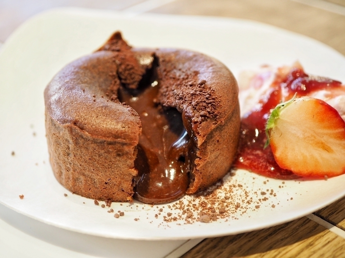 寒い日はとろーりチョコで温まろ フォンダンショコラが美味しいカフェ3選 ローリエプレス