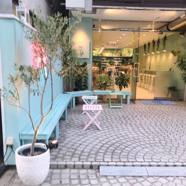 水色カラーの店内に一目惚れ 大阪カフェ Cafe2 を詳しくレポ ローリエプレス