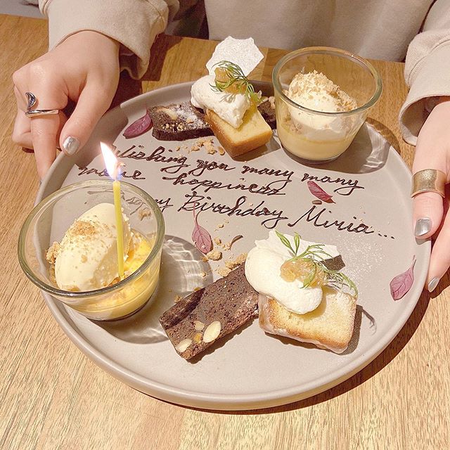 東京のバースデープレートがおしゃれ インスタ映えするお店5つ 大切な恋人や友達をお祝いするならここ ローリエプレス