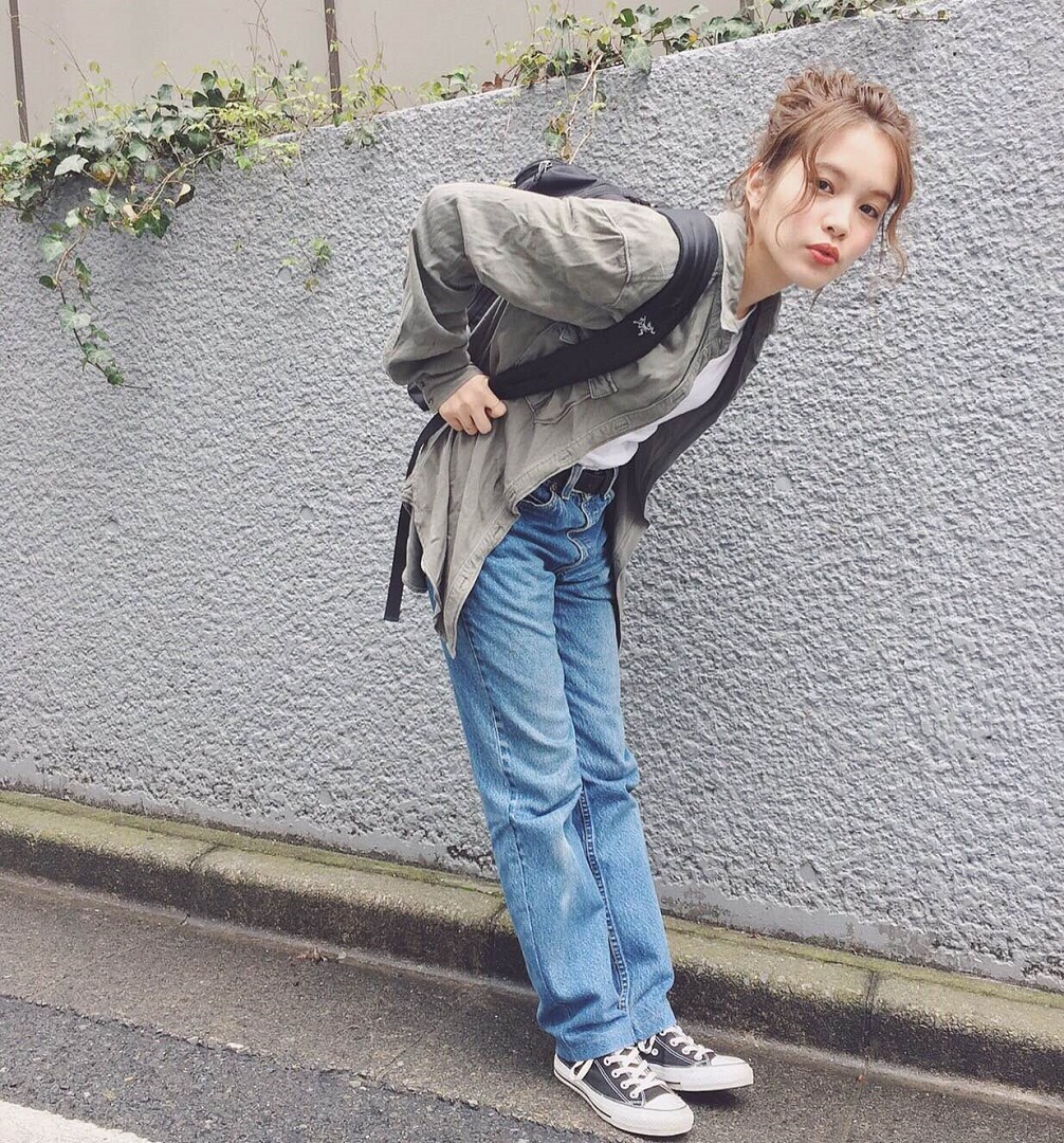 ハイカットのコンバースが大活躍 おちびさんでもスタイルよく見えるスニーカーコーデ ローリエプレス