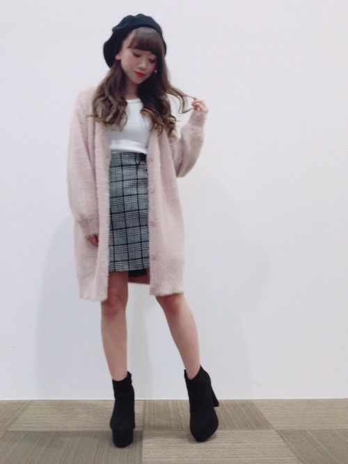 定番ロングカーデを今っぽく着こなすコツ 素材や色で差をつけて ローリエプレス 定番ロングカーデを今っぽく着こなすコツ 素材や色で差をつけて ローリエプレス