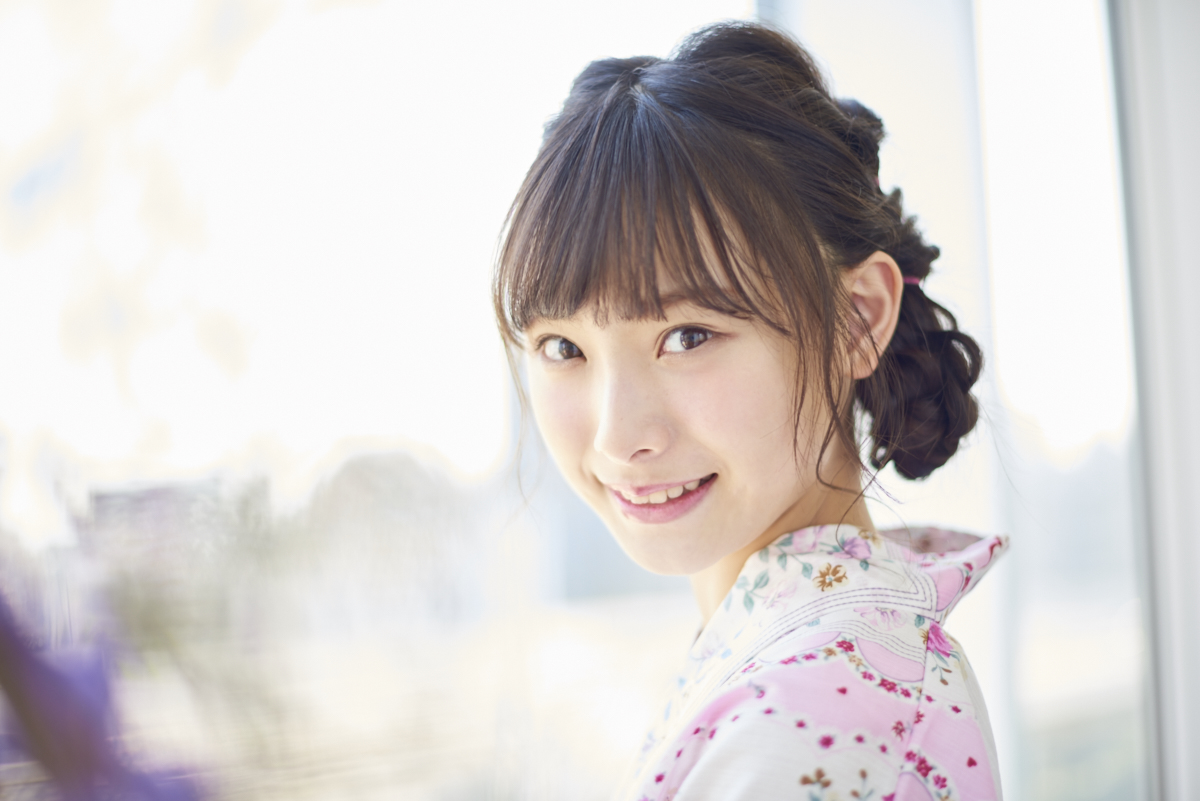 浴衣に似合うヘアアレンジ動画 ガーリー派のためのツインまとめ髪 ローリエプレス