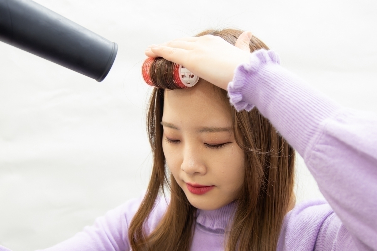 絶妙な透け感シースルーバングで透明感アップ トレンド前髪の作り方 ローリエプレス