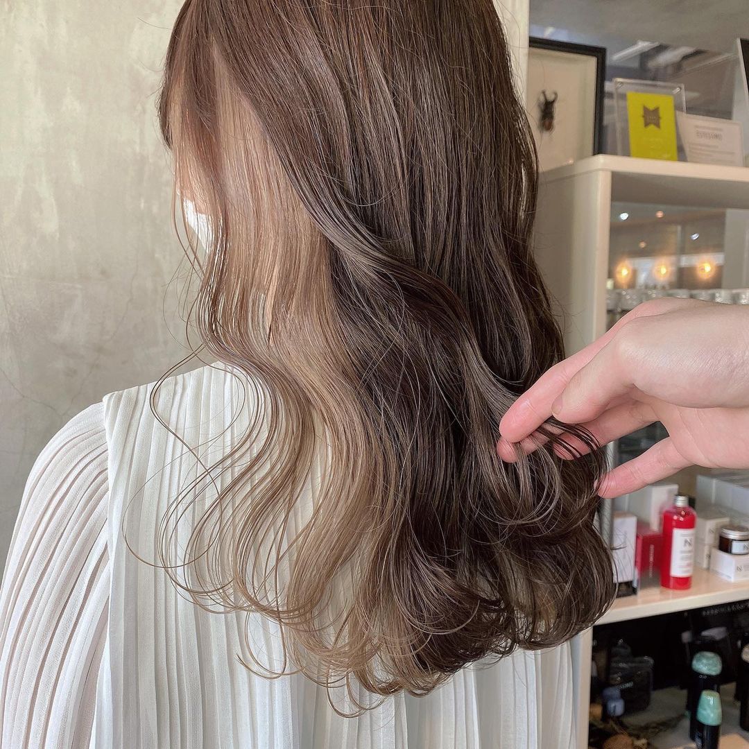 21冬 最旬インナーカラーのカタログ集 こっそりナチュラルがおしゃれヘアの秘訣 ローリエプレス