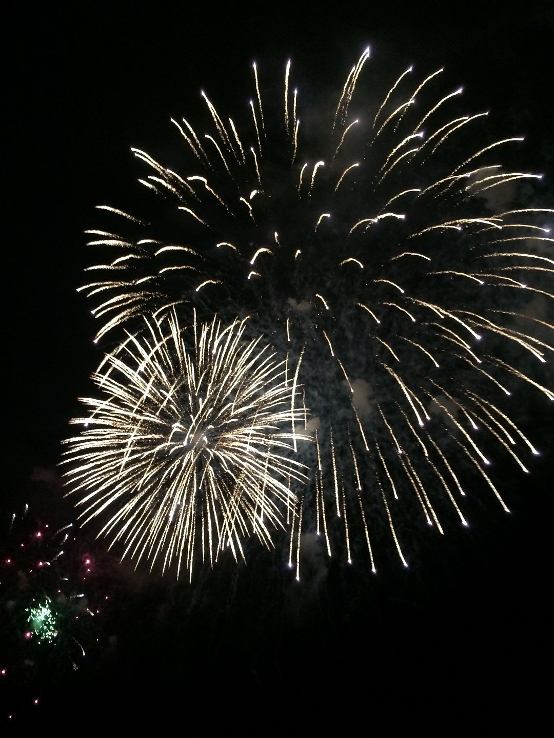 女子旅やカップルにおすすめ熱海の魅力 冬に花火も楽しめる ローリエプレス