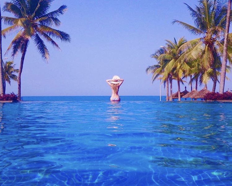 Top画にしたくなる ビーチやプールで思いっきりフォトジェニックな写真を撮るコツ ローリエプレス