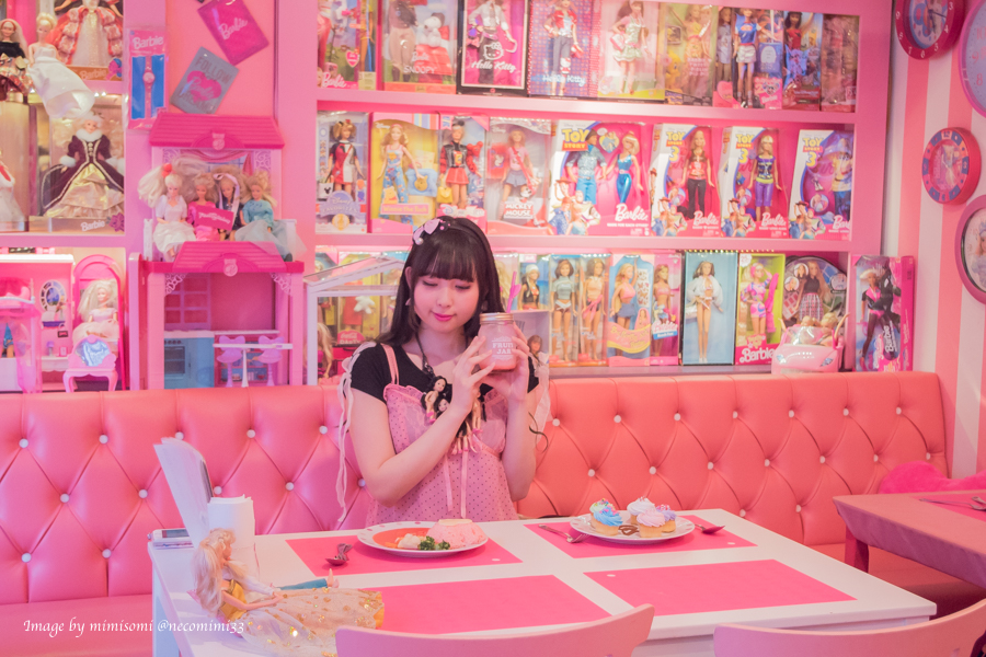 ドール尽くしのピンクカフェ 横浜 ピンクホリデーカフェ が全方位かわいい ローリエプレス