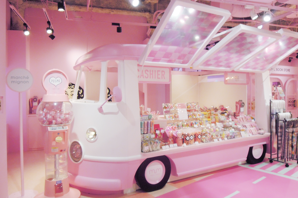 舞浜イクスピアリに ピンクジェニック なプリ機専門店がオープン ローリエプレス