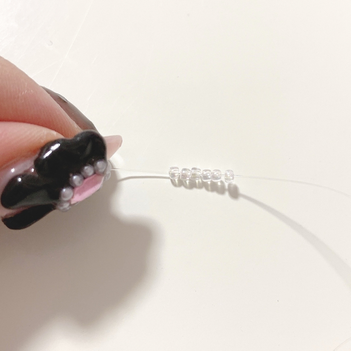 意外と簡単なんです 韓国のおしゃれ女子から火がついた トレンドの ビーズリングの作り方 ローリエプレス