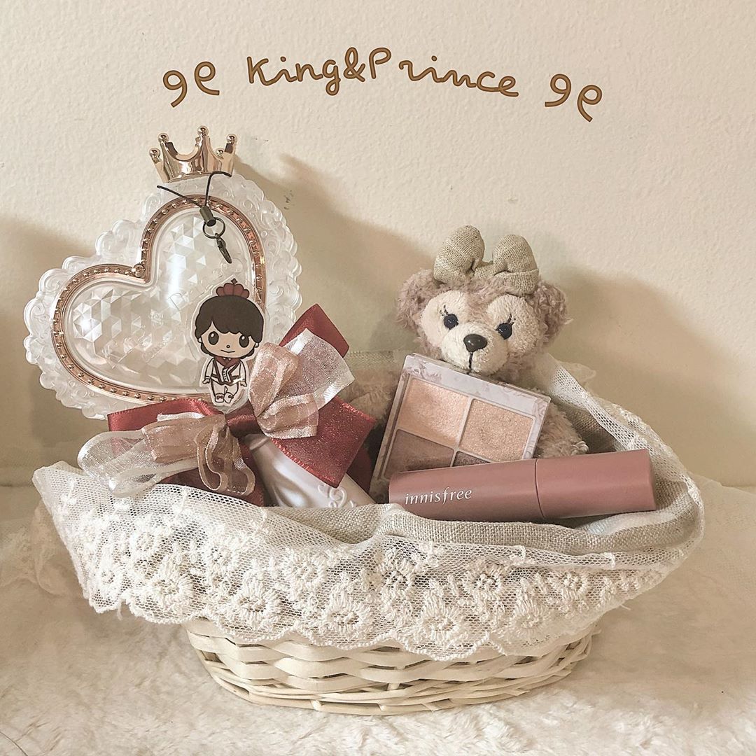 推しグッズをおしゃれ収納するテク アイテム紹介 銀テ スローガン うちわ ペンラを永久保存 ローリエプレス