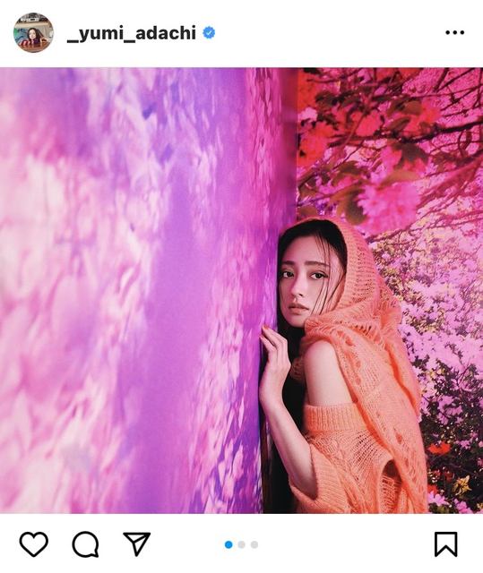 色気がスゴい 息を呑みました 安達祐実 幻想的な 肩チラ ショットに注目集まる ローリエプレス