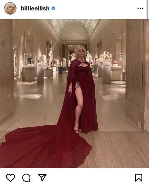 ビリー アイリッシュ 大胆スリットのドレス姿に マリリン モンローみたい セクシーで素敵 と反響 ローリエプレス