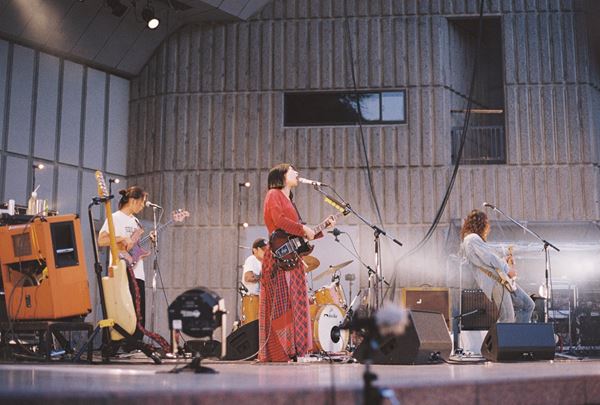 カネコアヤノ　野音ワンマンショー LP 出品再開しました。 カネコアヤノ 野音ワンマンショー 奔放な創造性を反映した演奏と