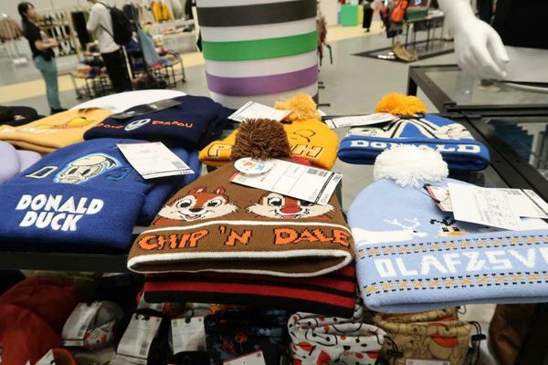 ワークマン、2024年秋冬新製品でディズニーデザインの新作ニット
