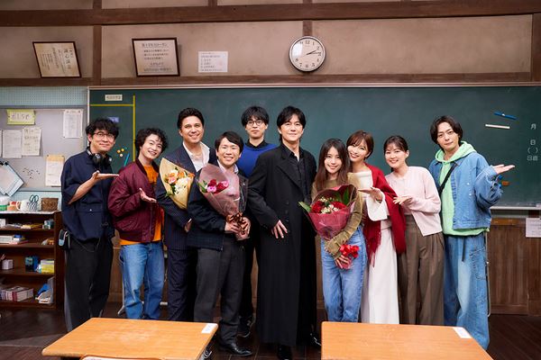 福山雅治×有村架純『ブラック・ショーマン』クランクアップ写真10点