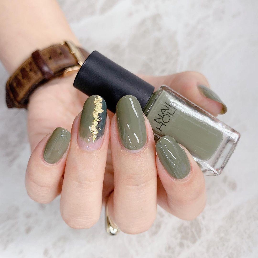 オフィスでもokな秋ネイル 大人可愛いおすすめデザイン5選 ローリエプレス