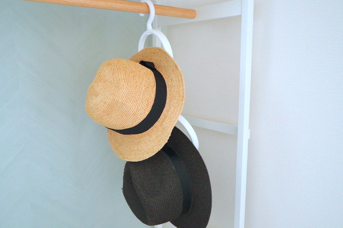100均 キャンドゥ の帽子ハンガーが便利 帽子収納アイデアも紹介 ローリエプレス 100均 キャンドゥ の帽子ハンガーが便利 帽子収納アイデアも紹介 ローリエプレス