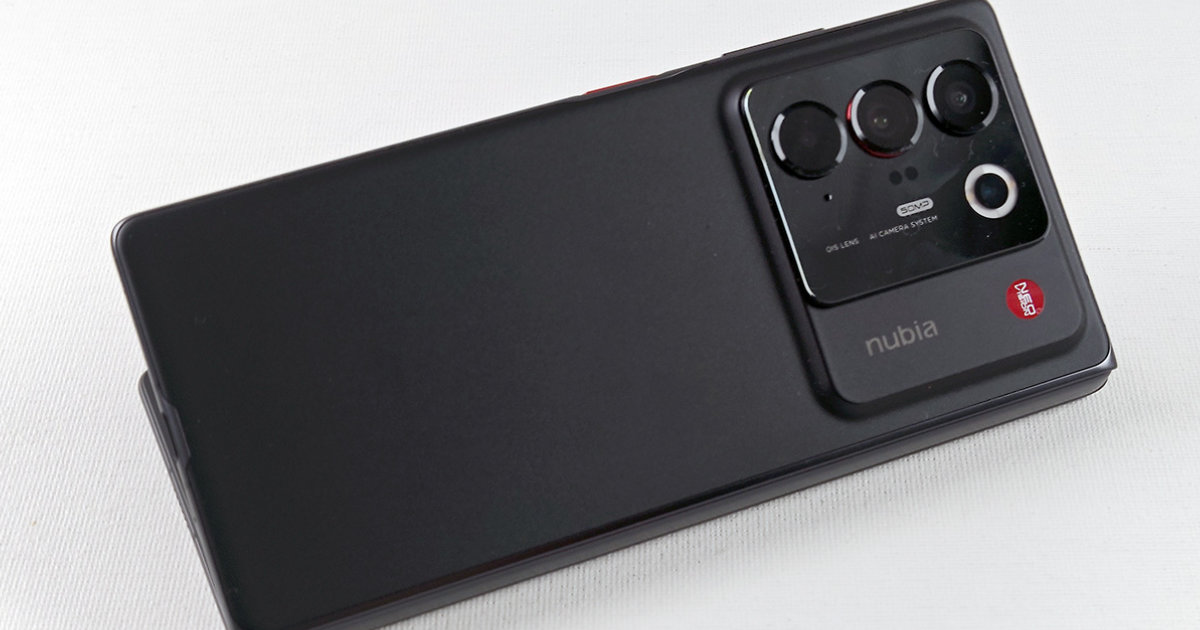 激安折りたたみスマホ登場！実質2万円台でも購入できる「nubia Fold
