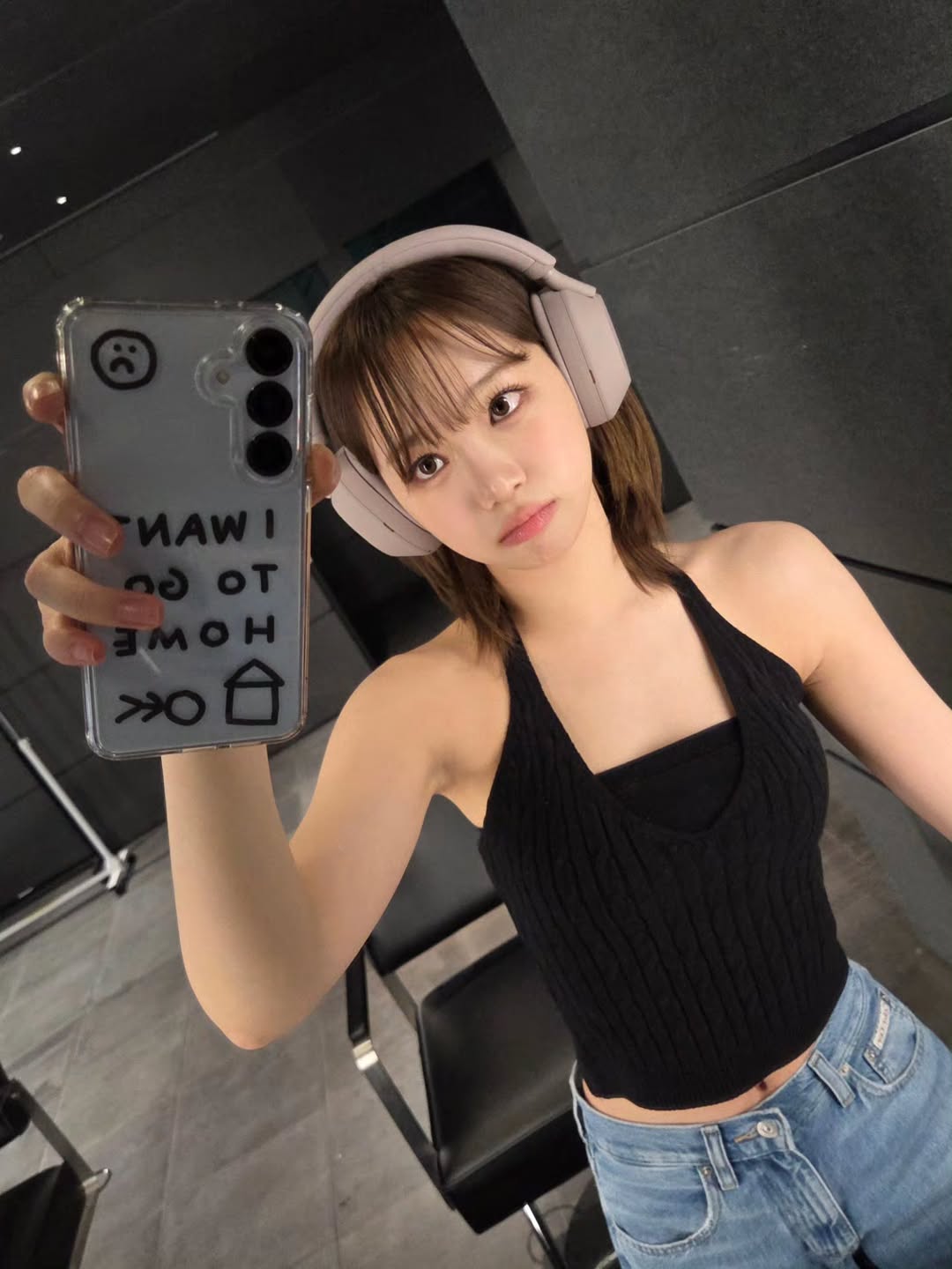 可愛すぎる！」LE SSERAFIM・チェウォン、コラボイヤホンをつけて