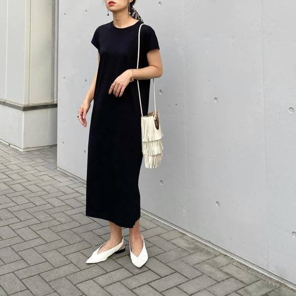 春夏コーデはコレさえあれば大人の黒ワンピース図鑑 22年春夏最新版 ローリエプレス