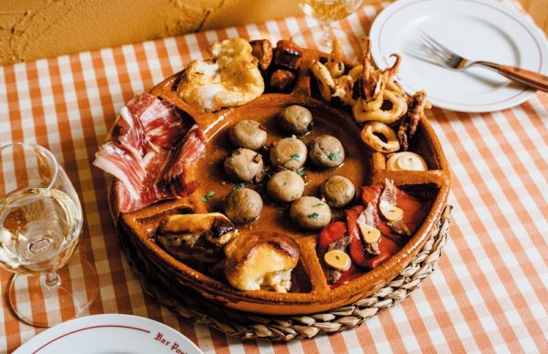 タパスだけで30種以上 人気スペイン料理店が中目黒にオープン E レシピ 料理のプロが作る簡単レシピ 1 2ページ
