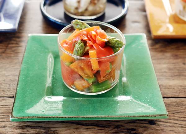 ボデガカップで作る前菜5種 柿とサーモン アスパラのサラダ Pr E レシピ 料理のプロが作る簡単レシピ 1 3ページ