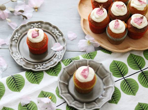 今月のスイーツ Hmで作る桜のミニカップケーキ Pr E レシピ 料理のプロが作る簡単レシピ 2 3ページ