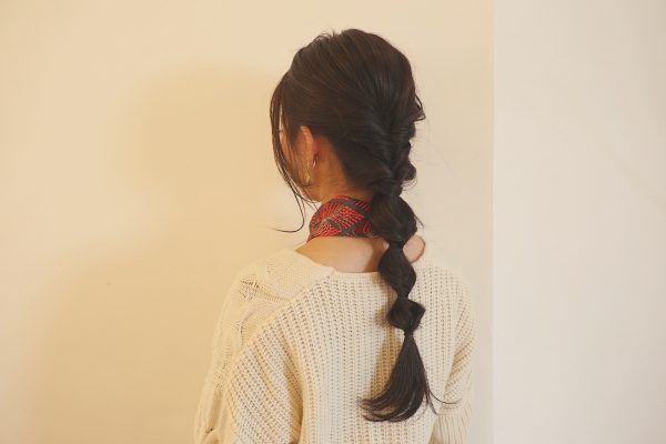 くるりんぱだけで簡単 可愛さup ひとつ結び ヘアアレンジ ウーマンエキサイト 1 2