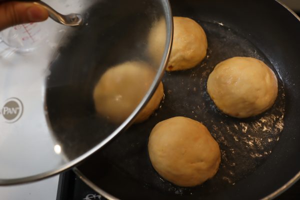 フライパンで簡単 イーストも蒸し器もいらない 自家製焼きピザまん E レシピ 料理のプロが作る簡単レシピ 3 3ページ