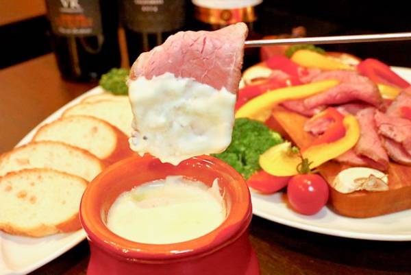 肉食女子は新宿の クロスカーサ へ ビーフチーズフォンデュ食べ放題がたったの980円 E レシピ 料理のプロが作る簡単レシピ 1 3ページ