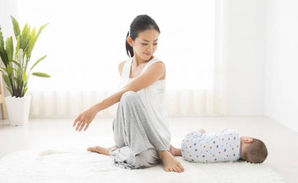 イラストつき 寝ながら簡単にできる産褥体操の方法を専門家が解説 19年8月7日 ウーマンエキサイト 2 3