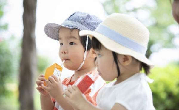 生後8カ月 麦茶や水を飲んでくれない りんごジュースはok 管理栄養士に相談 年2月15日 ウーマンエキサイト 1 2