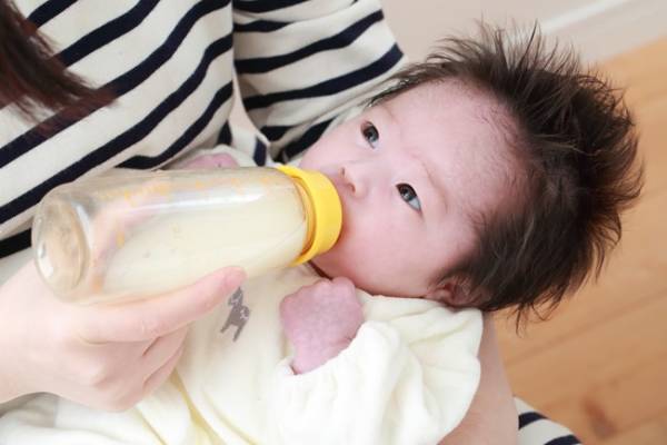 実は 赤ちゃんに 麦茶は不要 です 夏の水分補給について3児ママ小児科医が解説 22年7月1日 ウーマンエキサイト 1 2