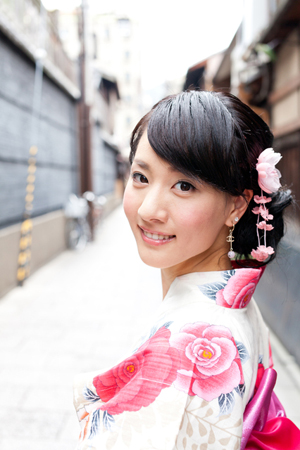 夏はやっぱり浴衣でしょ 浴衣デートに持っていくべきアイテム ６選 13年6月3日 ウーマンエキサイト 1 2