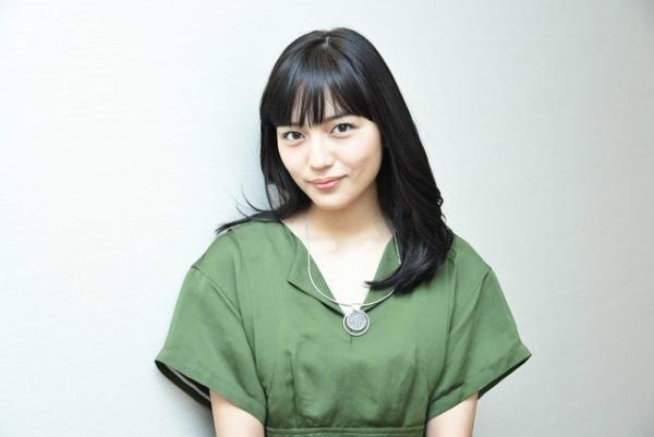 インタビュー 川口春奈 制服女子高生役は 25歳になっても 衣装や