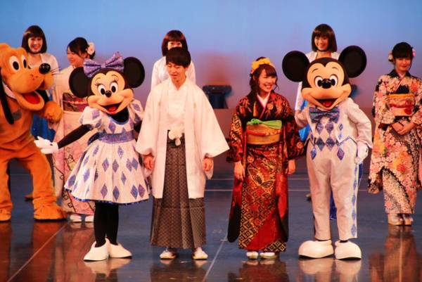 ディズニー】ミッキーたちが門出を祝福！浦安市成人式、TDL開催では