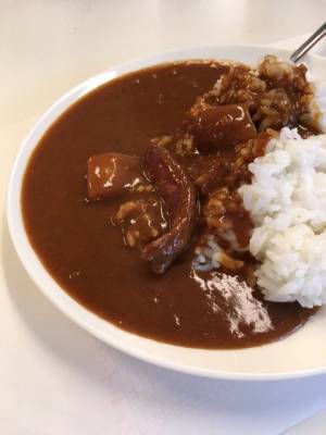 蟹の出汁が効いたルーが 北の小さなカレー屋さん ズワイ蟹カレー を食べてみた E レシピ 料理のプロが作る簡単レシピ 1 3ページ