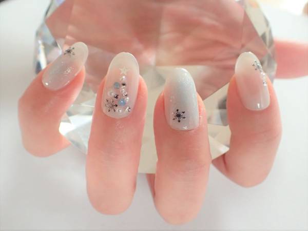 チークネイル 冬ver の簡単なやり方 マニュキュアでセルフネイル ウーマンエキサイト 1 3