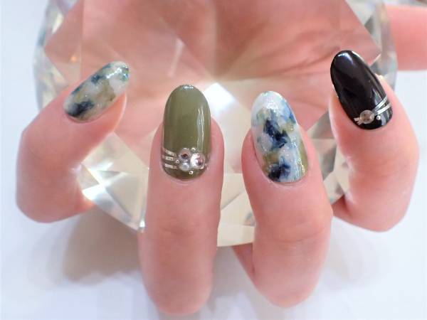 冬仕様 タイダイネイルの簡単なやり方 マニキュアでセルフネイル ウーマンエキサイト 1 3