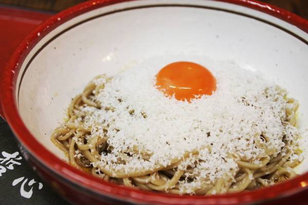 チーズ オリーブオイルのコラボが最高 蕎麦屋哲心の 醍醐 を食べてみて 宮崎ごはん ２ E レシピ 料理のプロが作る簡単レシピ 2 4ページ