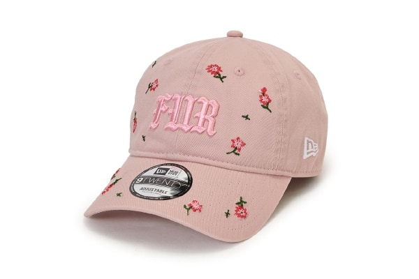 FURFUR×NEW ERAのコラボアイテムが登場！ フェミニンカジュアルな