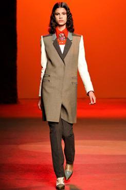 サンヨーのデザインから着想を得たコート「クリーチャーズ・オブ・ザ・ウィンド」がNYコレクションで発表