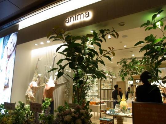 アニマ東京ミッドタウン店がオープン、THREEのポップアップショップも登場