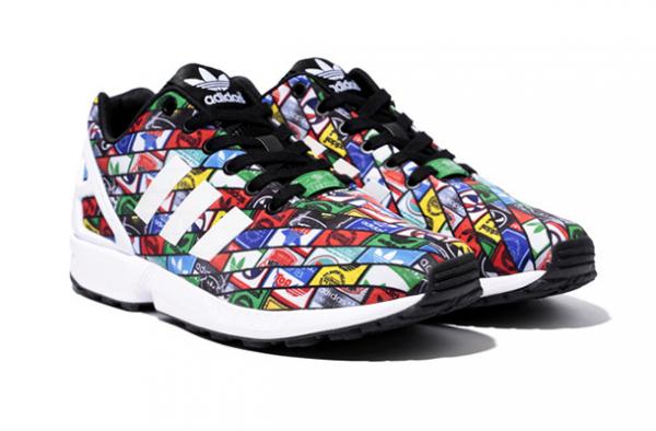 スタンスミスなど、アディダス名作シューズをコラージュ。「ZX FLUX