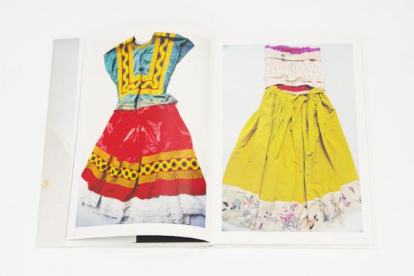 石内都がファインダー越しに見た、フリーダ・カーロの遺品に宿る“愛と