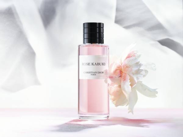 ディオールから日本に着想を得た新フレグランス「ローズ カブキ」誕生